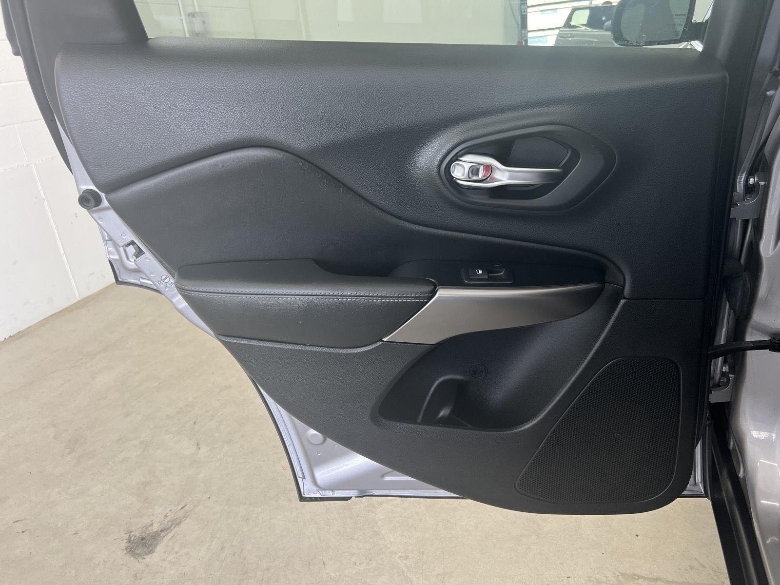 2019 Jeep Cherokee Latitude Plus - Photo 22