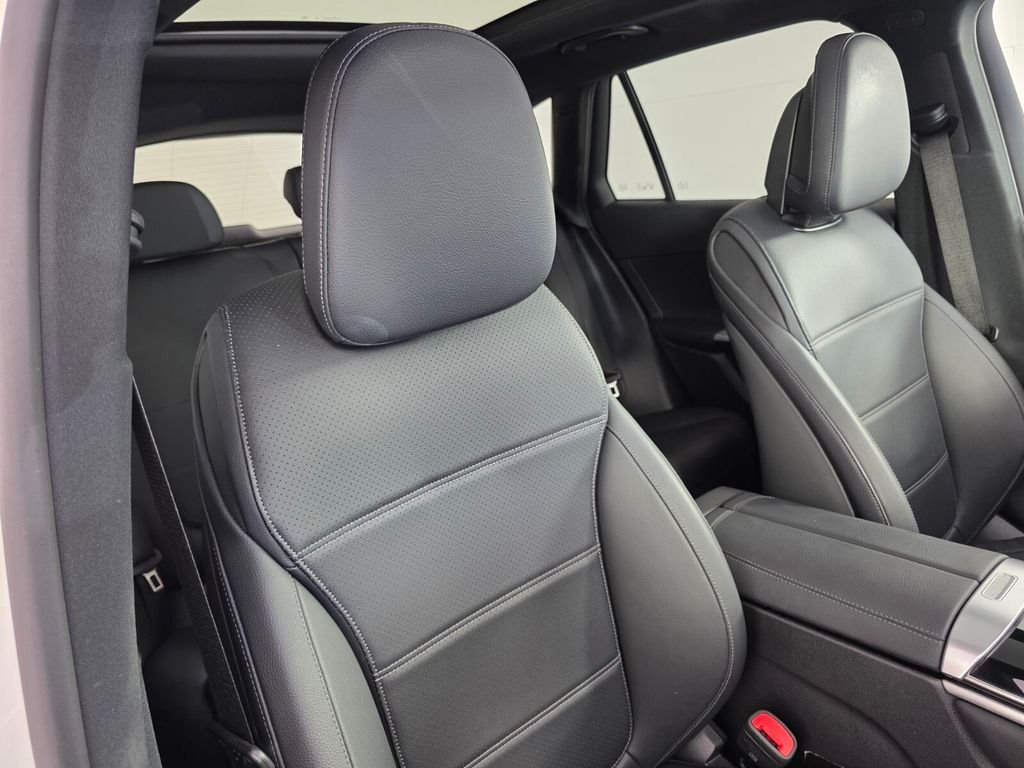 Certified Used 2025 White Mercedes-Benz GLC 300 image 28