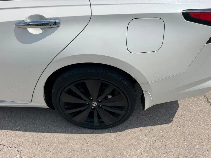 Used 2019 White Nissan 2.5 Platinum image 6