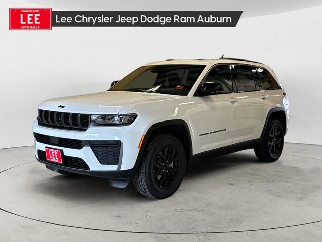 2026 Jeep Grand Cherokee Laredo Altitude