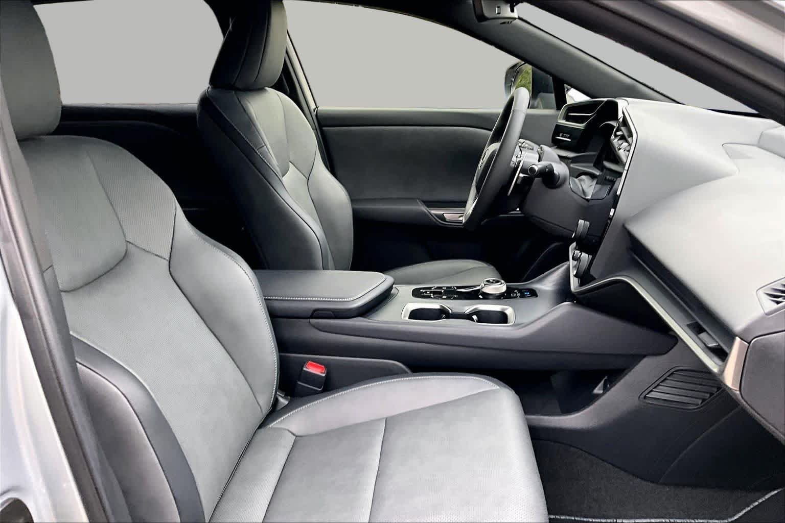 Used 2026 Iridium Lexus Premium image 8