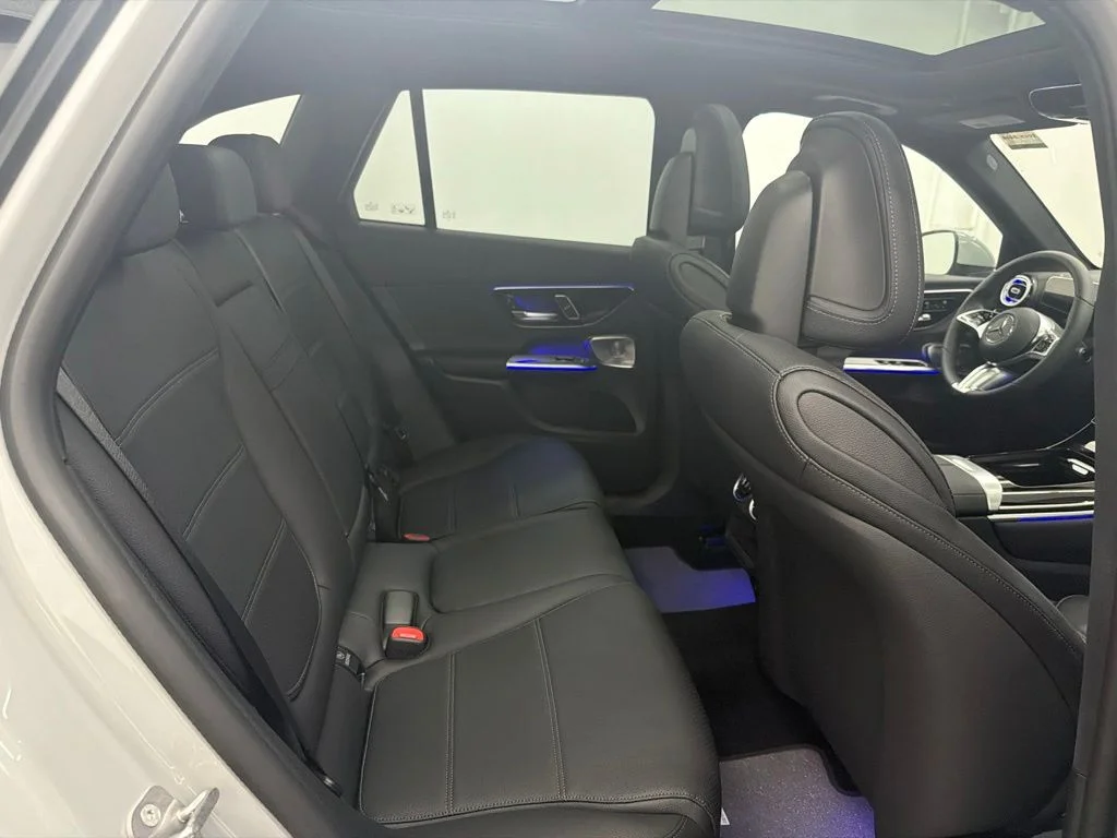 New 2027 White Mercedes-Benz GLC 300 image 27
