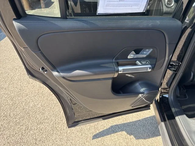 Used 2025  Mercedes-Benz GLB 250 image 19