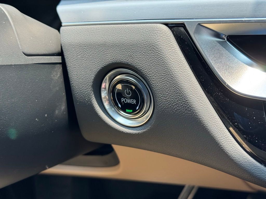2025 Cadillac LYRIQ Luxury 3 - Photo 30