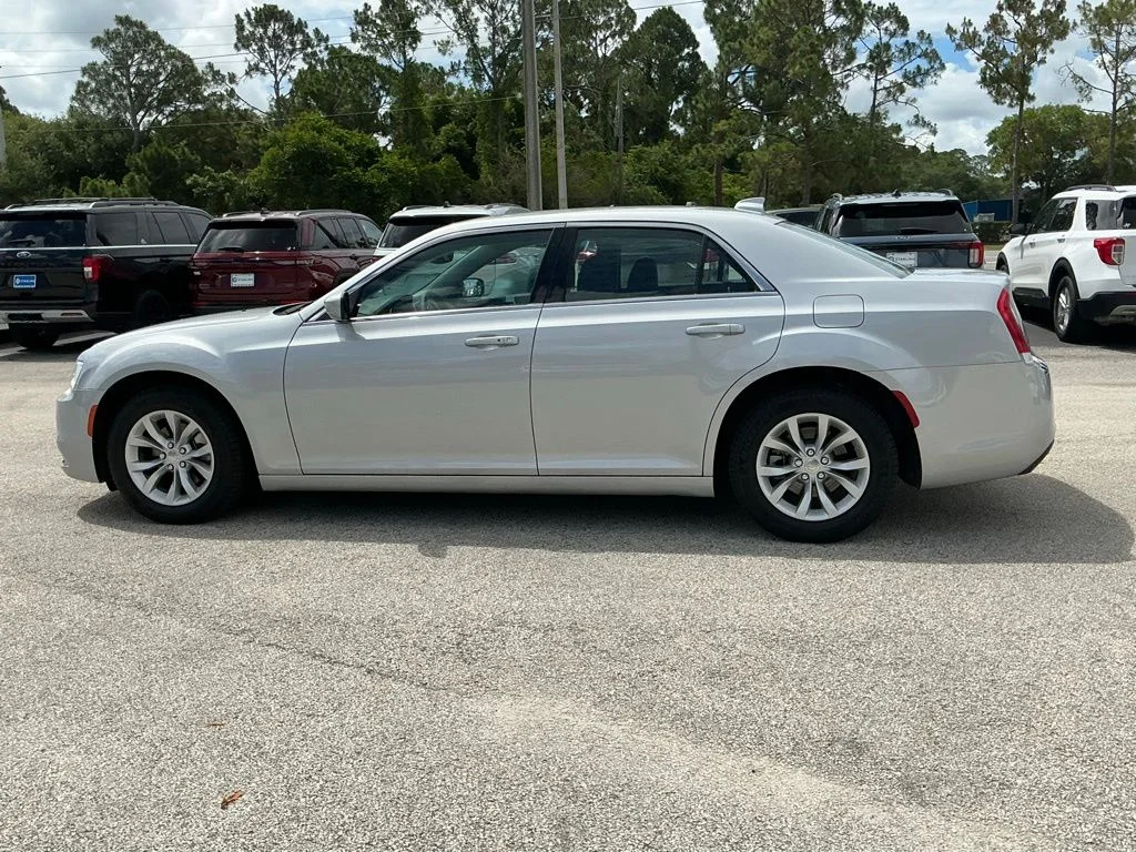 Used 2023 Silver Chrysler Touring image 4