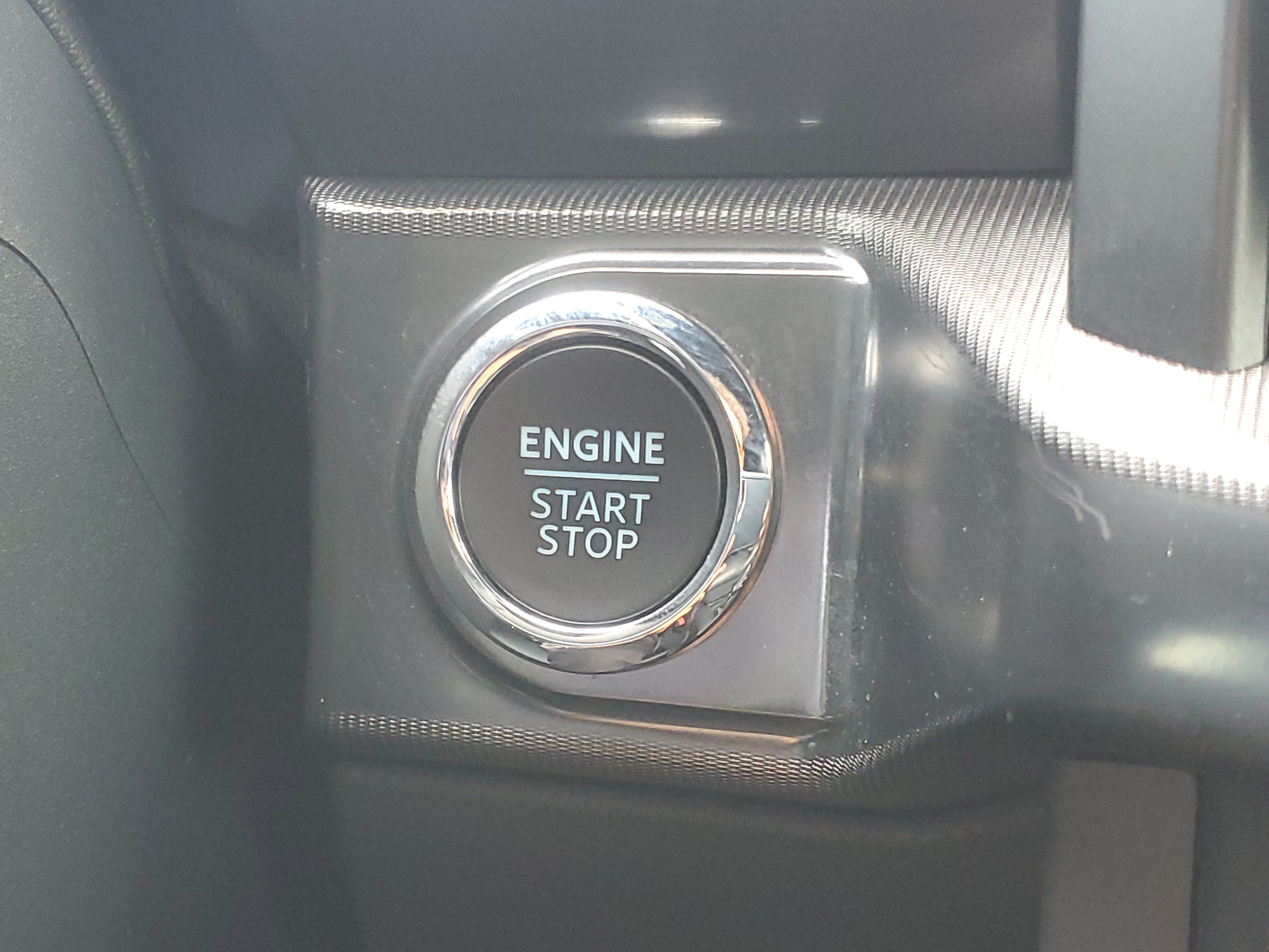 Used 2025 Antimatter Blue Metallic Ford LARIAT image 34