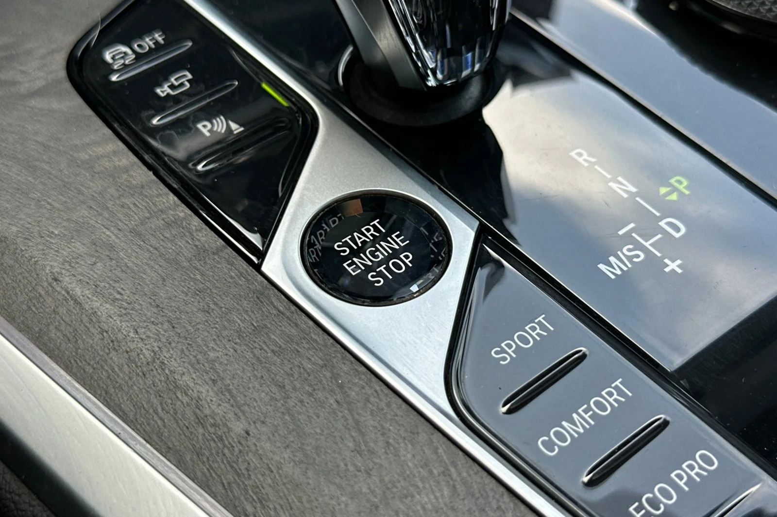 Used 2021 Black Sapphire Metallic BMW sDrive40i image 22