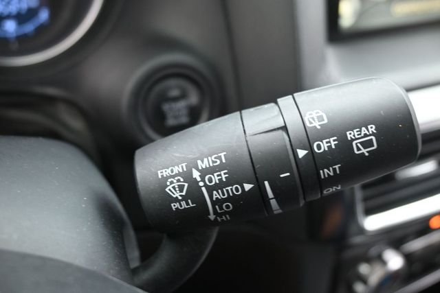 Used 2016 White Mazda Grand Touring image 18