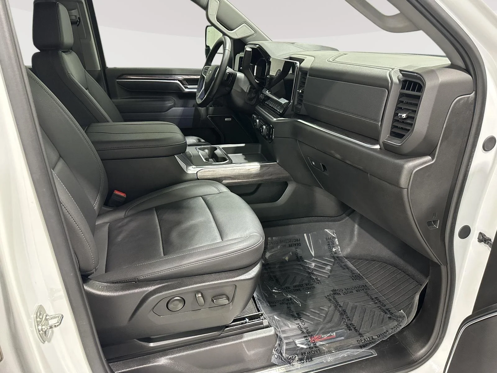 Used 2025 Summit White Chevrolet LTZ image 27