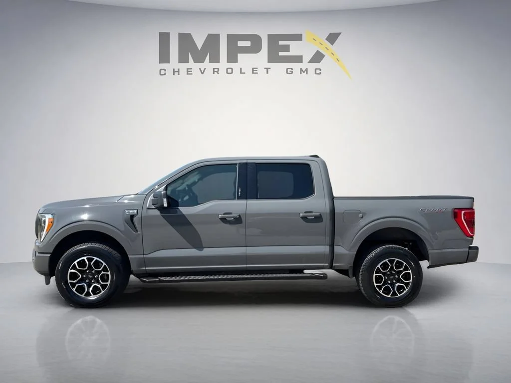 Used 2021  Ford XL image 2