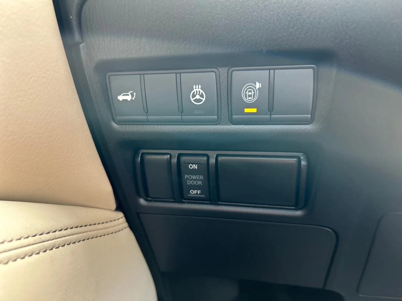 Used 2023 White Nissan Platinum image 16