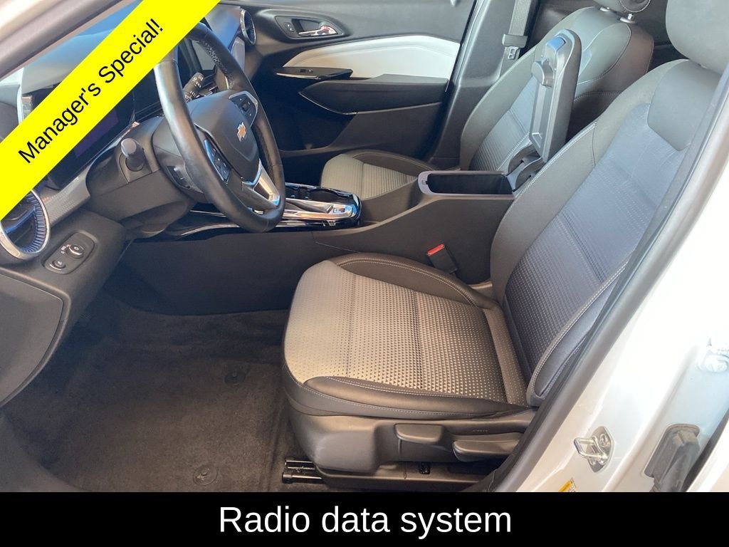 Used 2025 White Chevrolet LT image 8