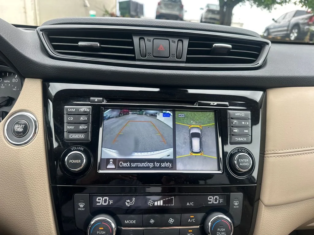 Used 2017 White Nissan SL image 18