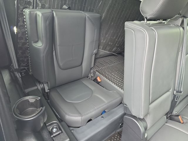 Certified Used 2025 White Land Rover X-Dynamic SE image 16