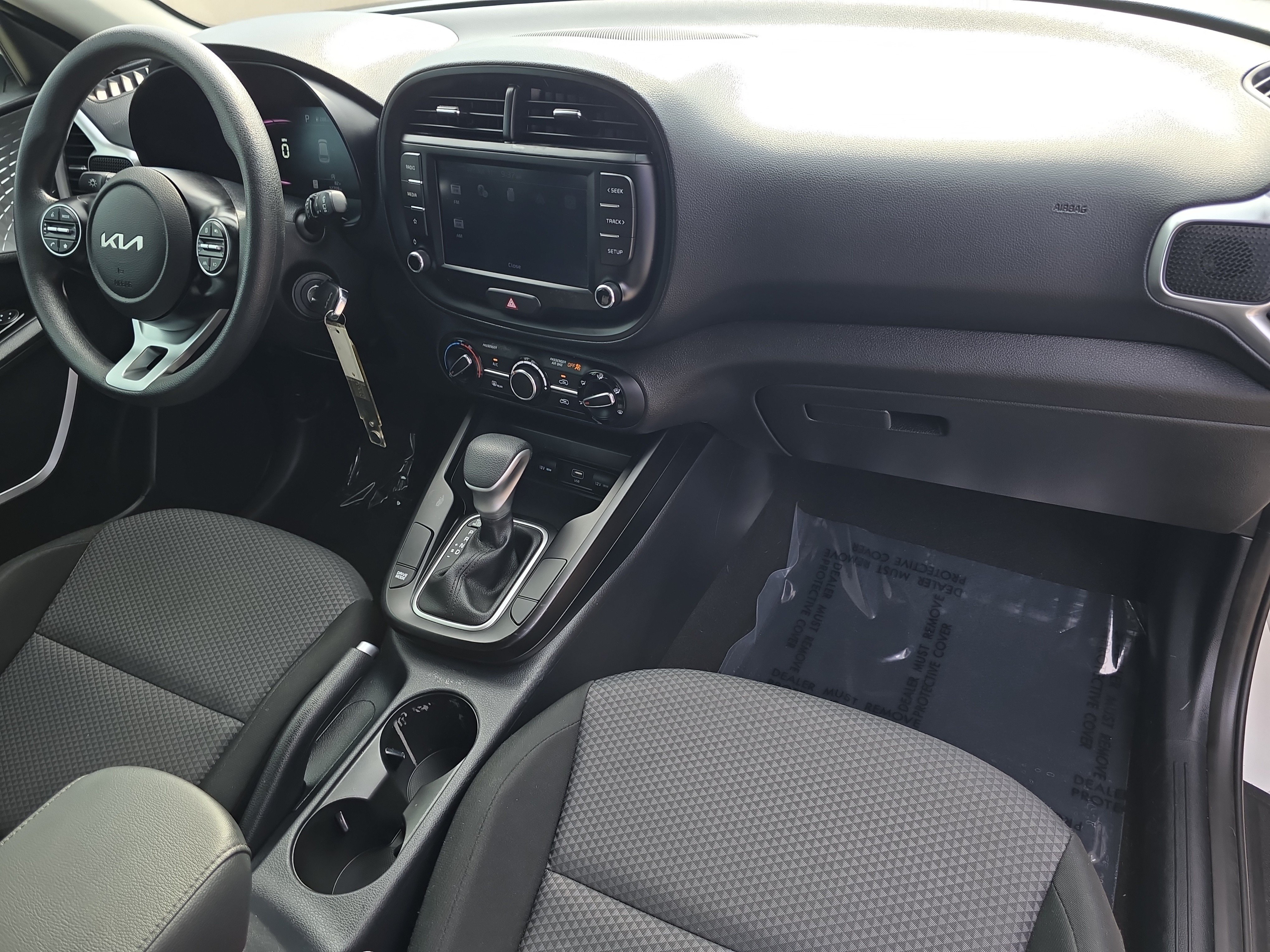 Used 2024 Snow White Pearl Kia LX image 11
