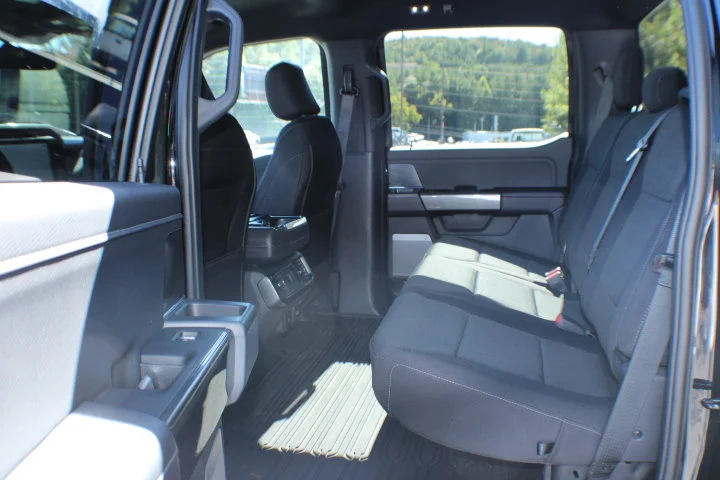 Used 2022  Ford LARIAT 4WD image 22