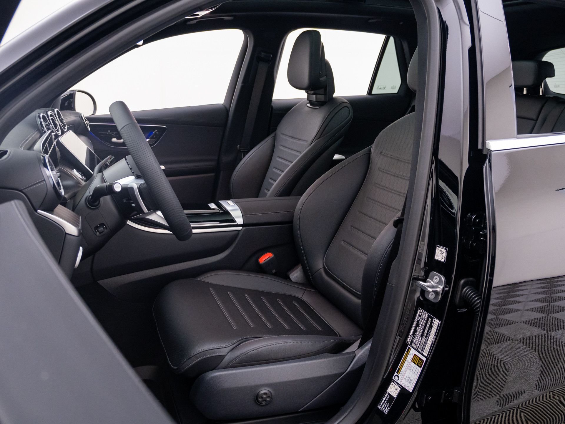 New 2026 Black Mercedes-Benz GLC 300 image 17