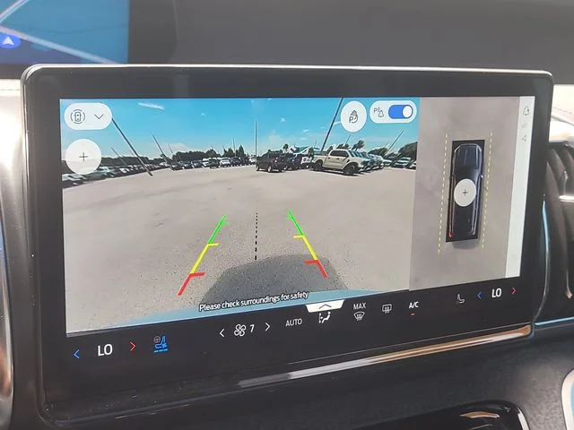 New 2025 White Metallic Ford Tremor image 30