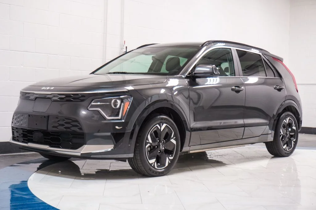 Used 2024 Gray Kia Wind image 31