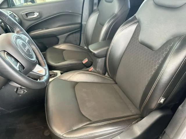 Used 2018 Silver Jeep Latitude image 15
