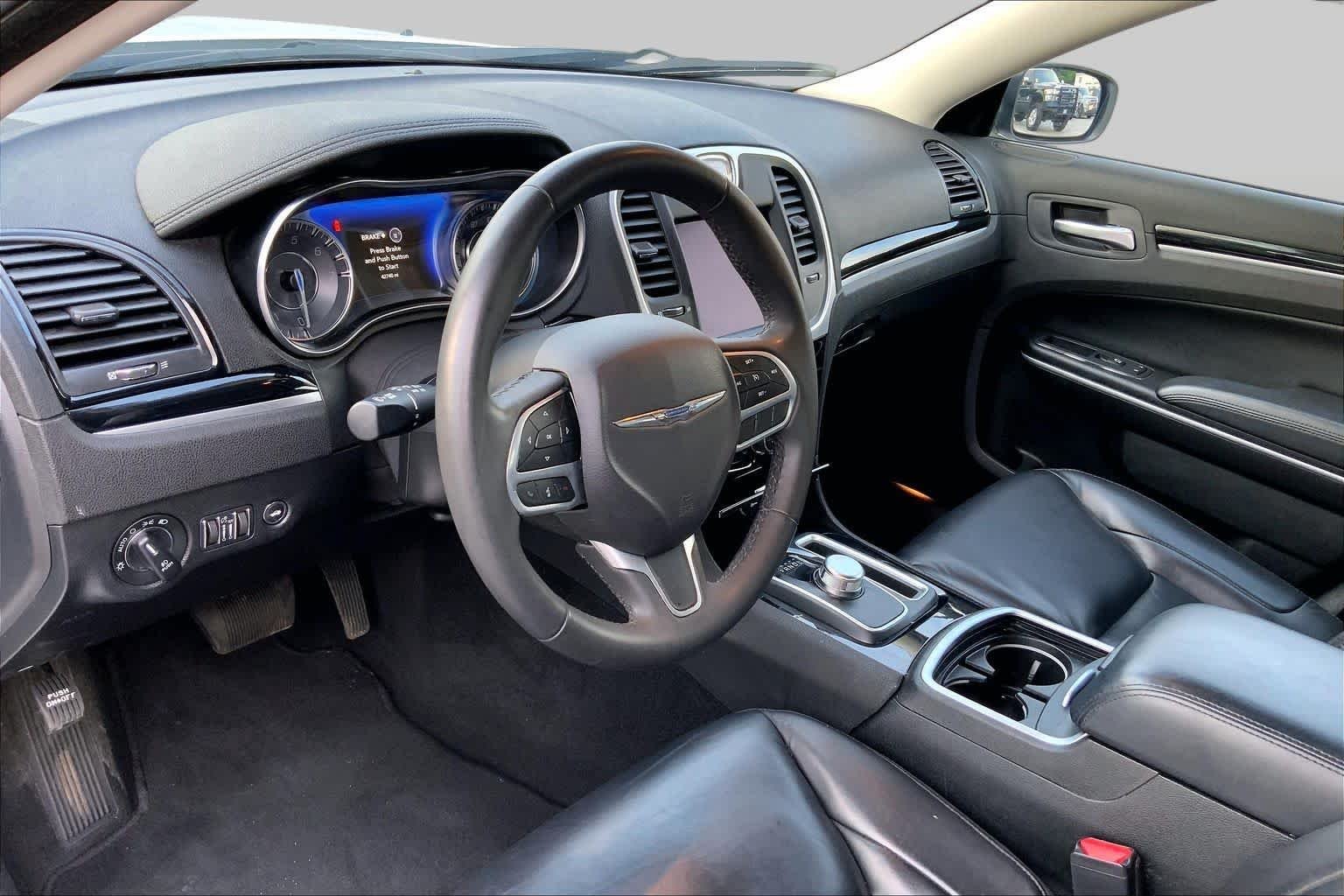 Used 2023 Bright White Clearcoat Chrysler Touring L image 17
