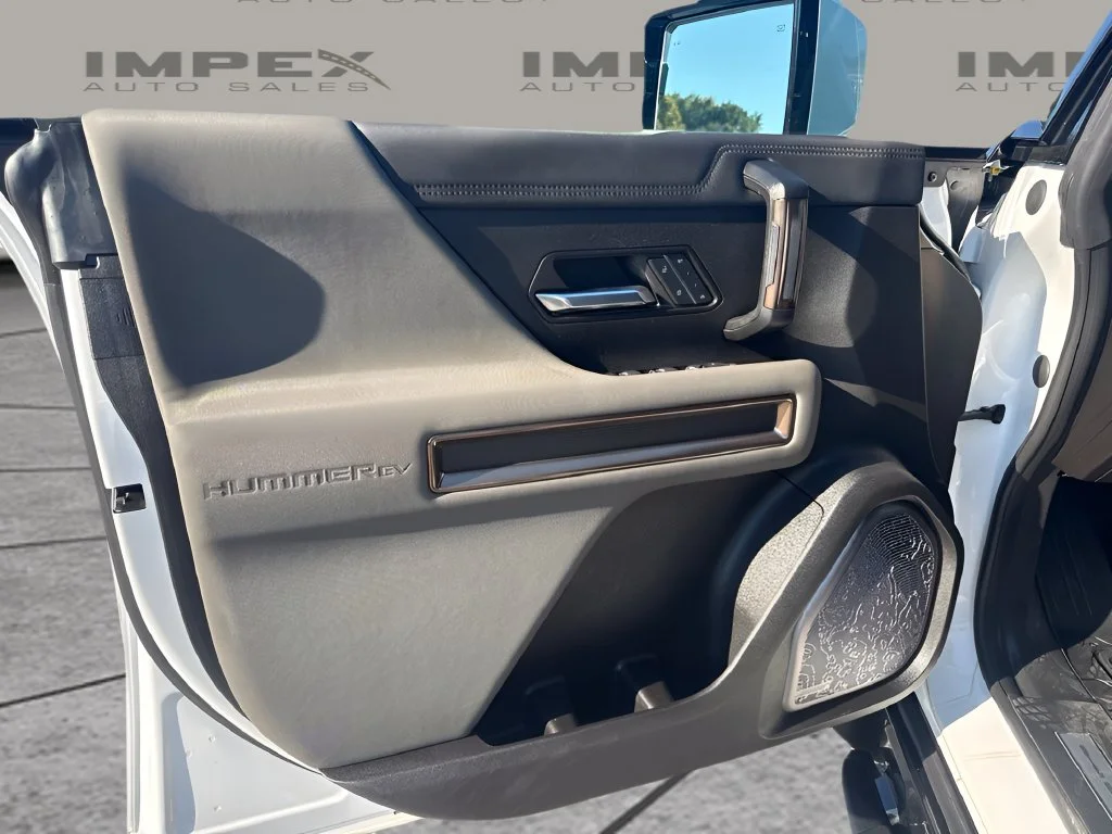 Used 2024 White GMC 2X image 25
