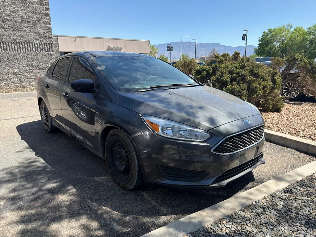 Used 2018 Magnetic Metallic Ford S image 3