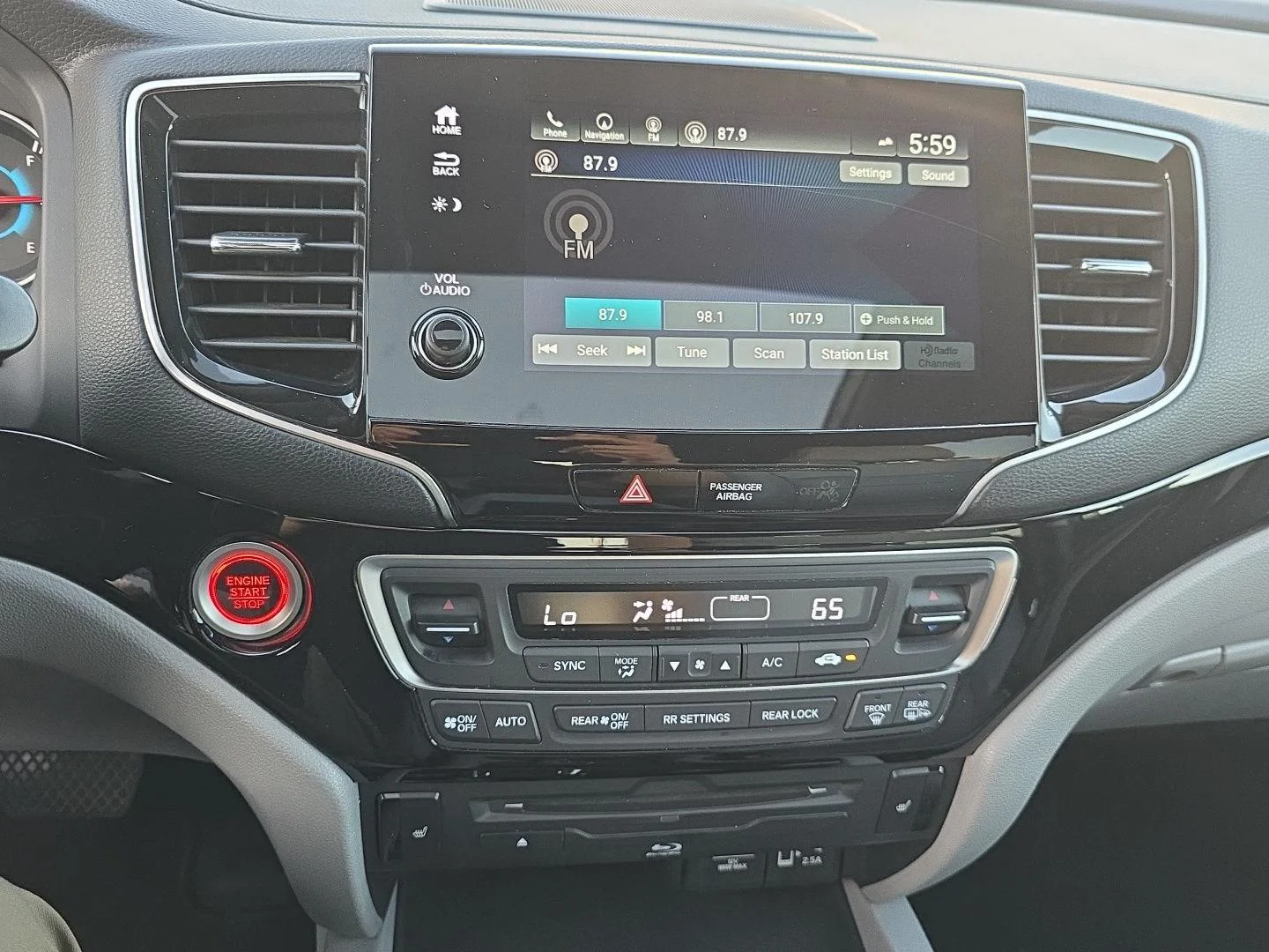 Used 2019 Crystal Black Pearl Honda Touring w/Rear Captain