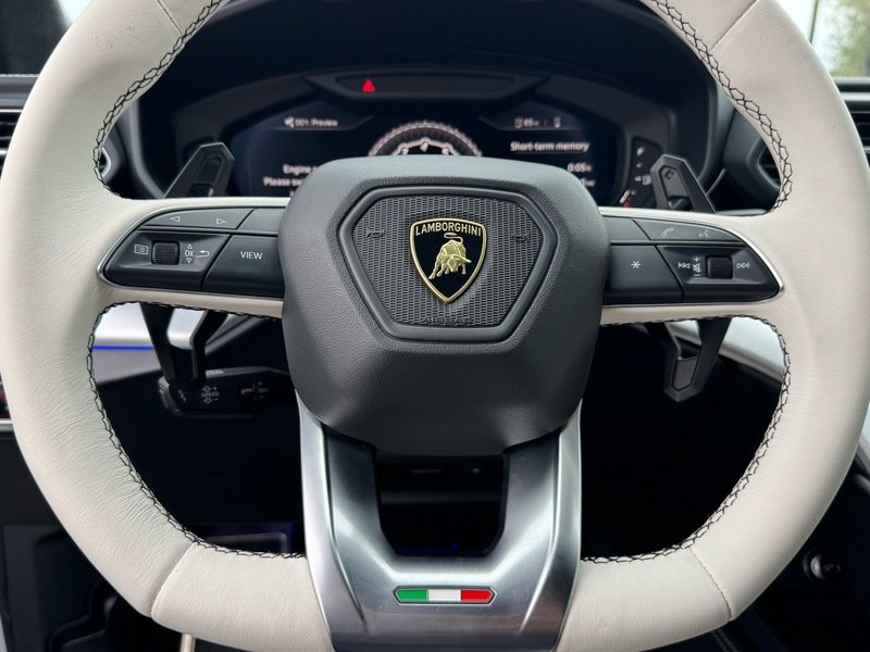 Used 2019  Lamborghini Base image 57