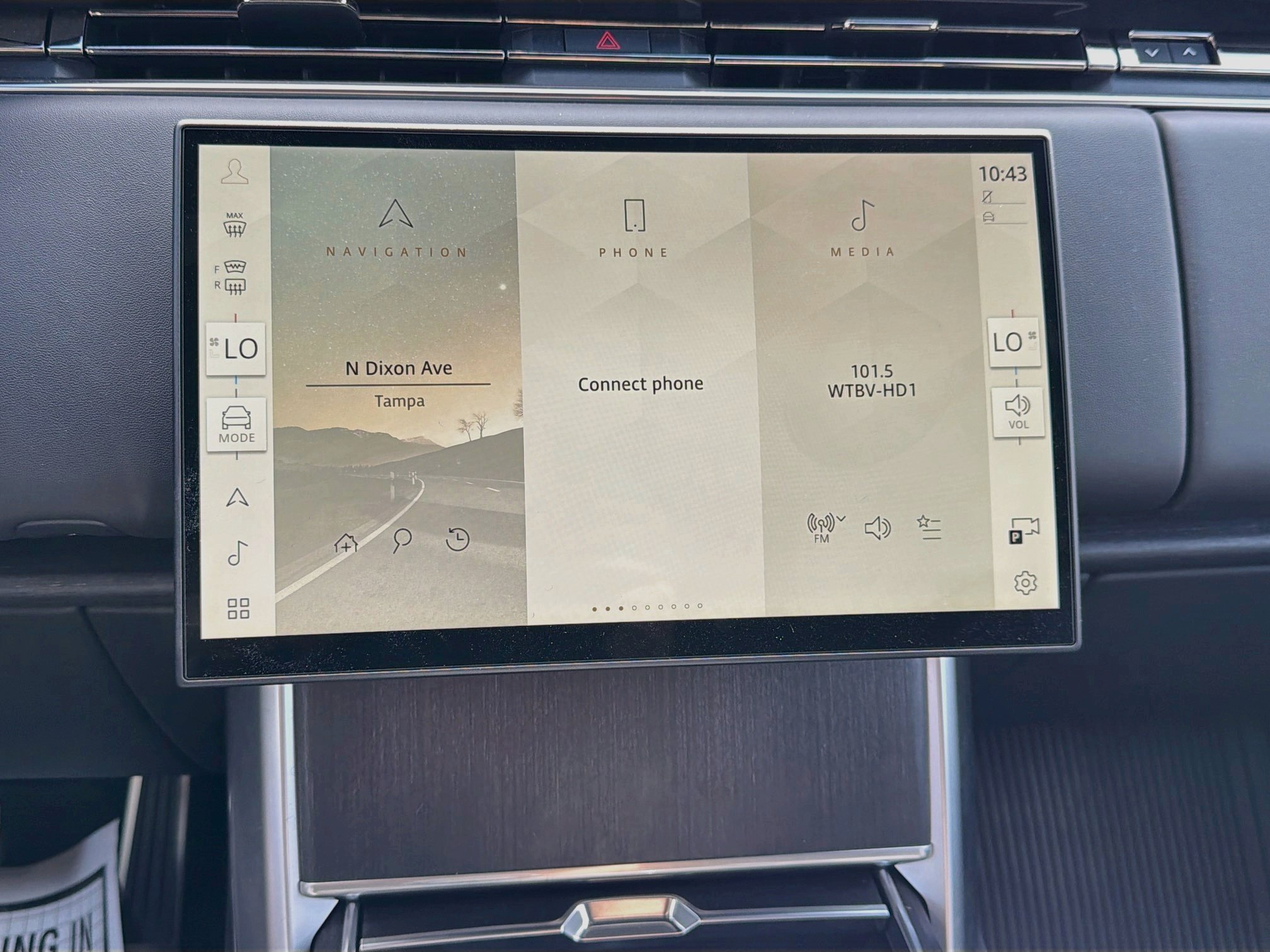 New 2026 Fuji White Land Rover SE image 29