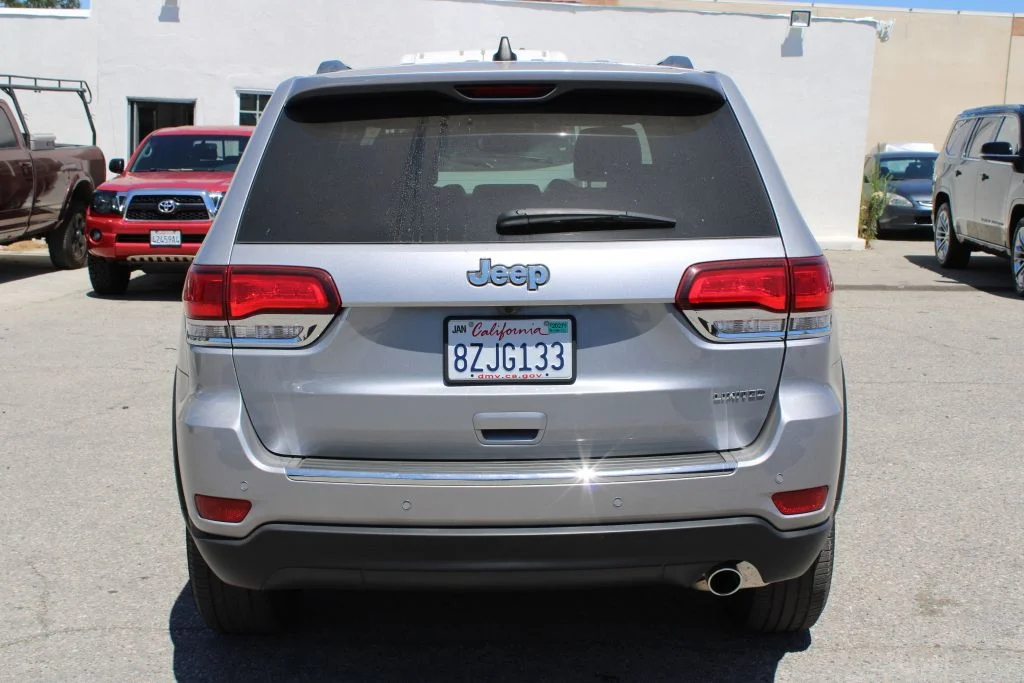 Used 2021 Silver Jeep Limited image 5