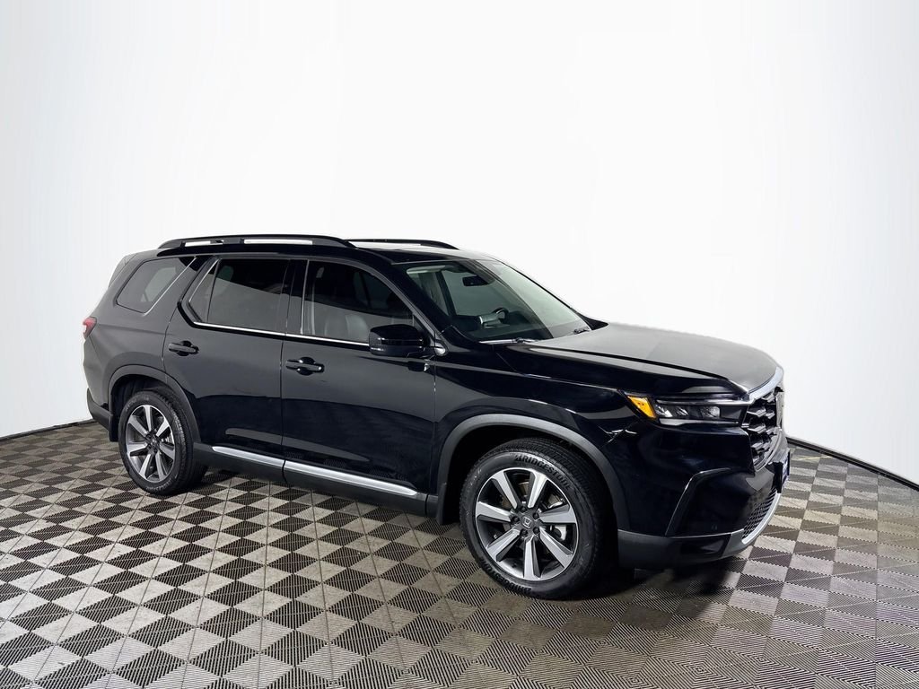 Used 2024 Crystal Black Pearl Honda Touring image 4