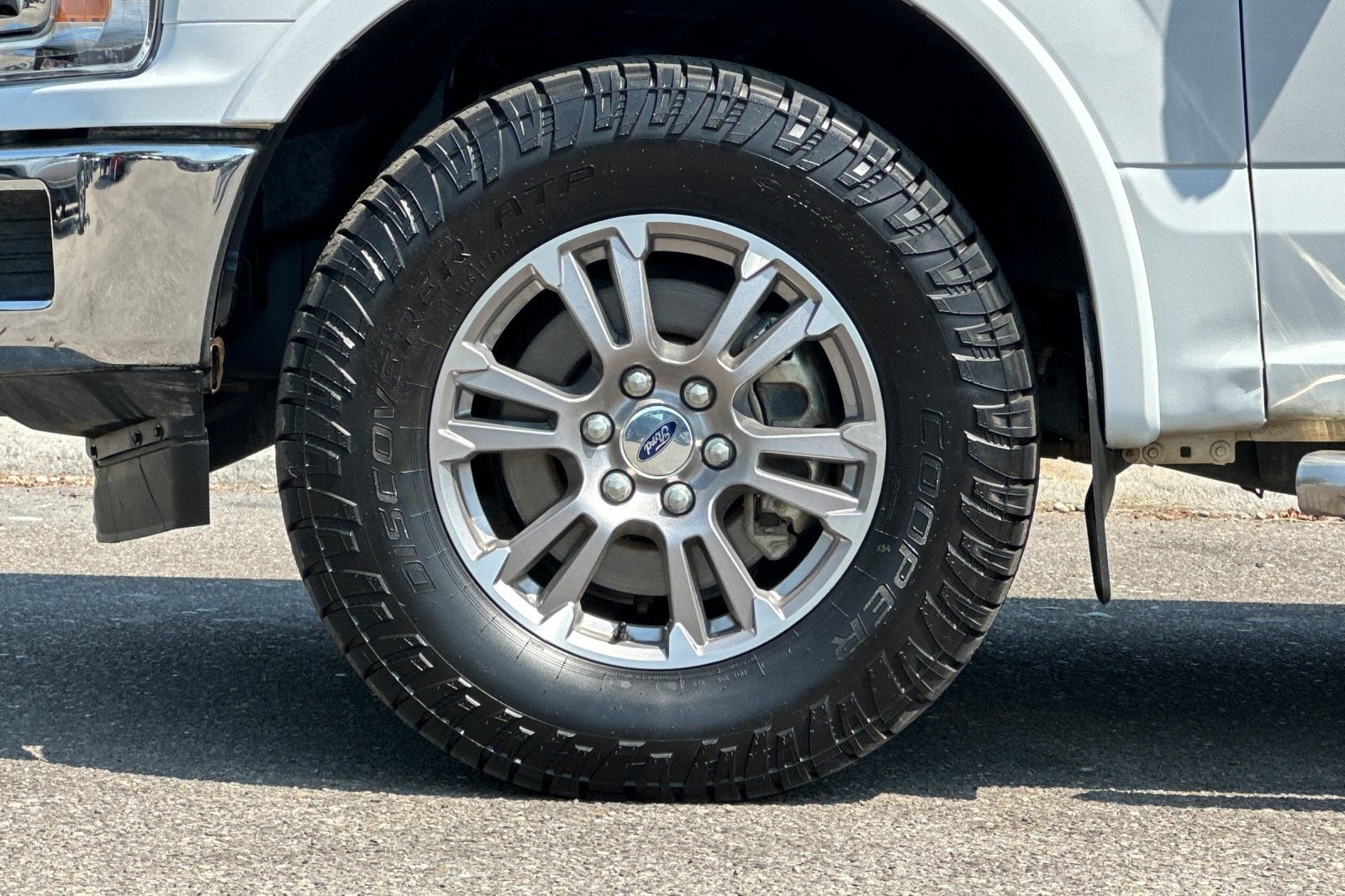Used 2019 White Ford Lariat image 25
