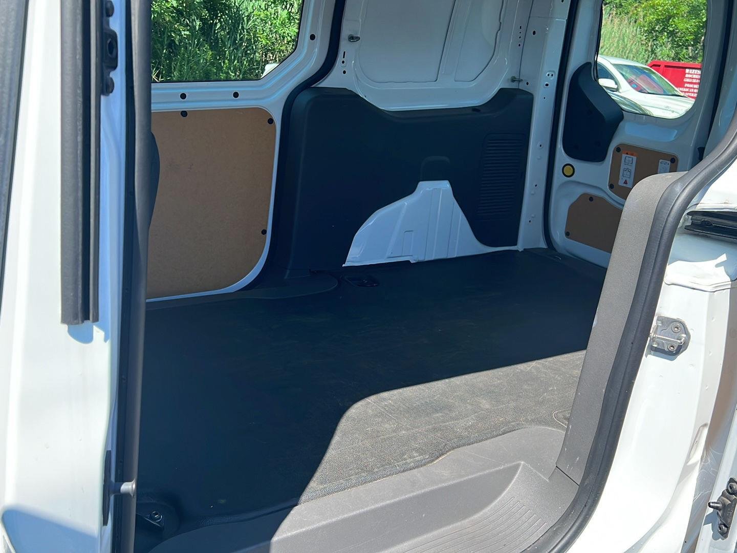 Used 2019 Frozen White Ford XL image 17