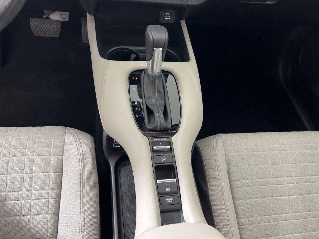 Used 2023 Lunar Silver Metallic Honda LX image 27