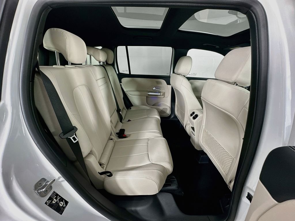 New 2026 Polar White Mercedes-Benz GLB 250 image 27