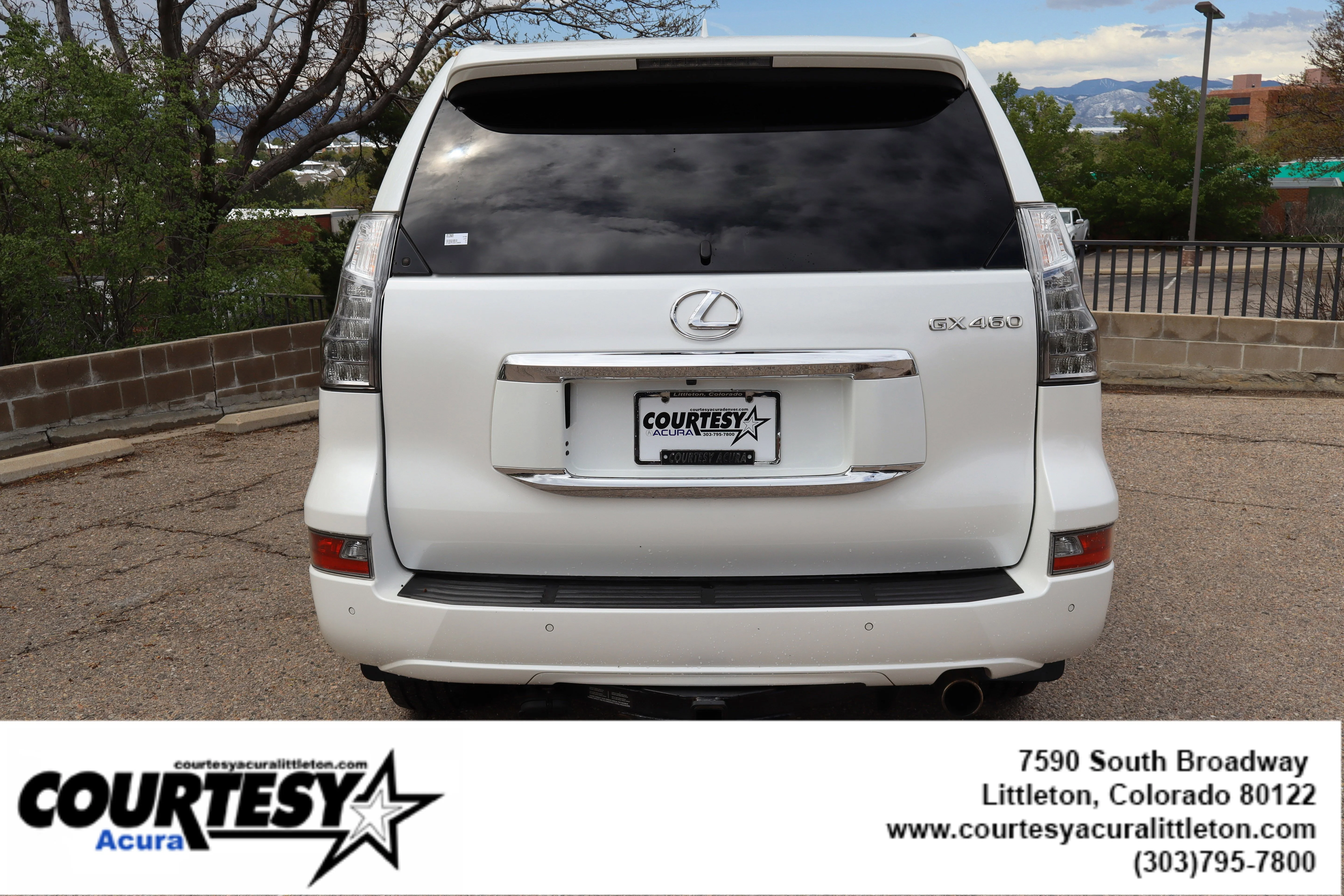 Used 2016  Lexus  image 5