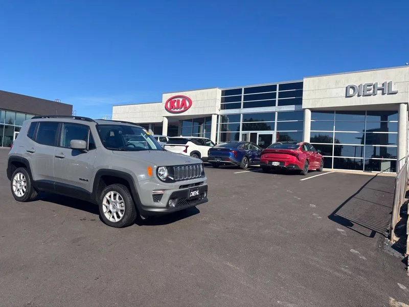 Used 2020 Gray Jeep Latitude image 4