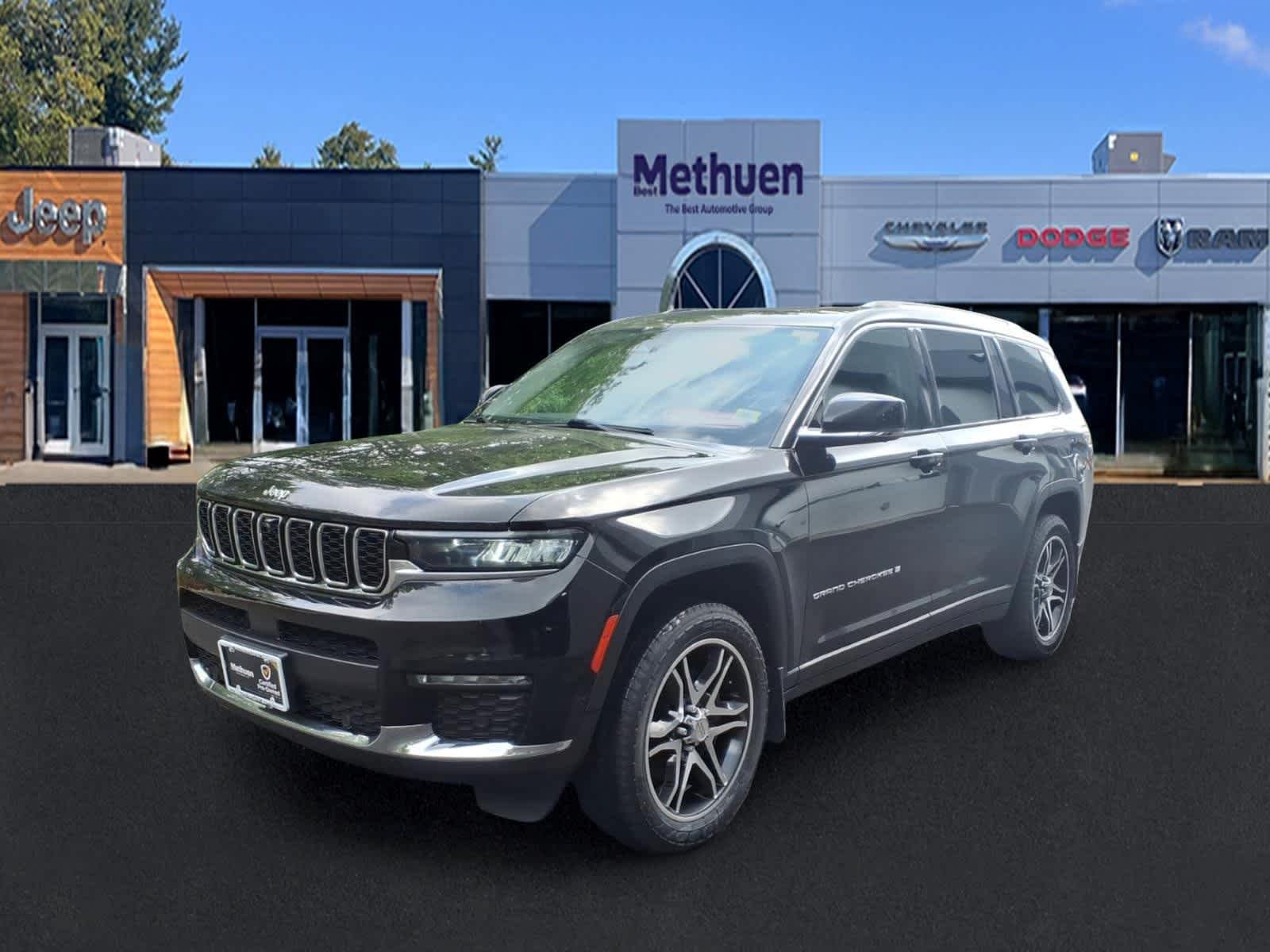 Used 2022 Diamond Black Crystal Pearlcoat Jeep Limited image 7