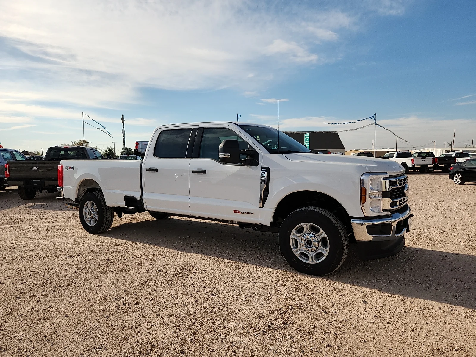 New 2027 Oxford White Ford XLT image 8