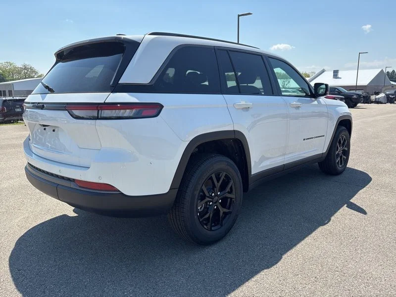 New 2026 Bright White Clear-Coat Exterior Paint Jeep Laredo image 3