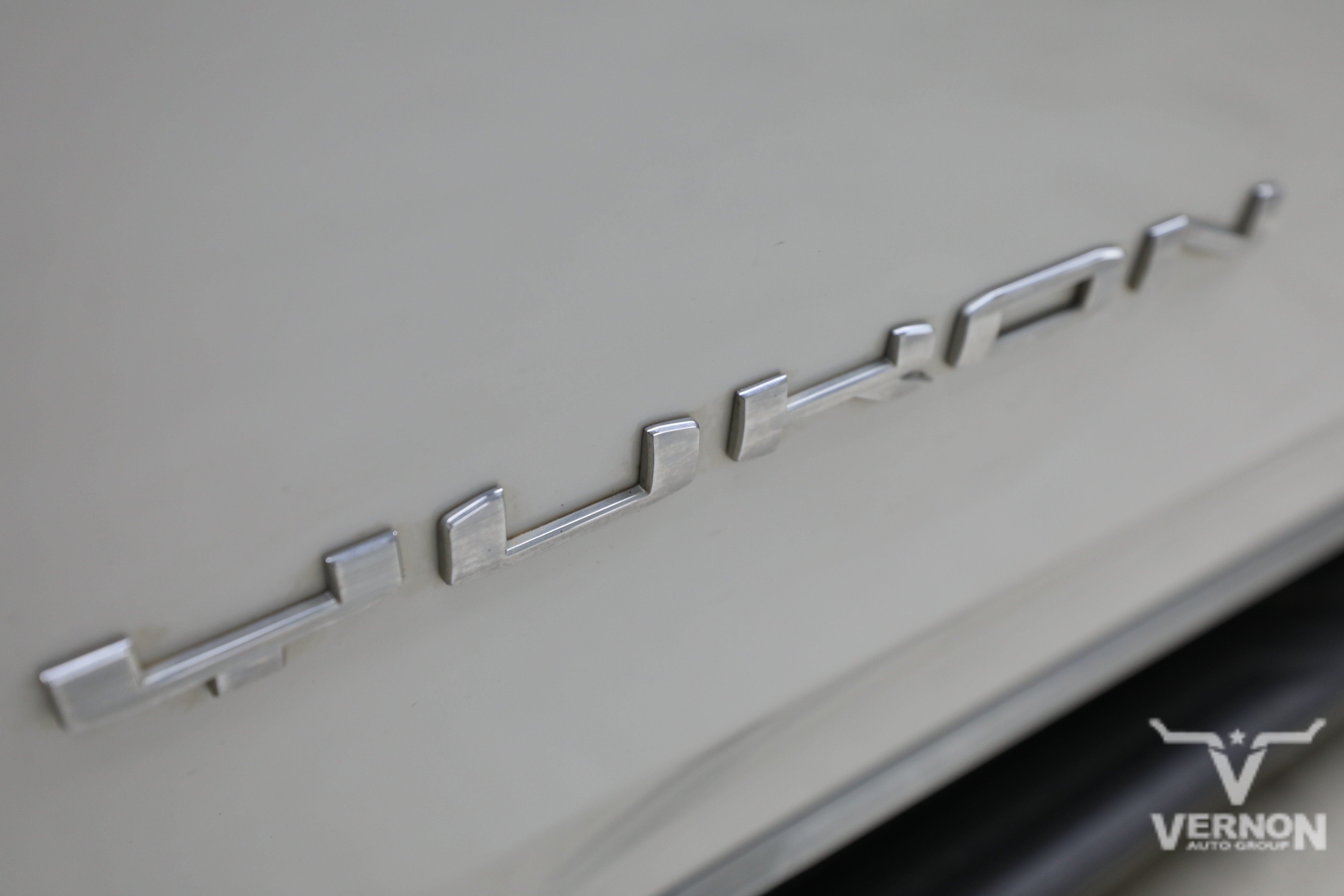 Used 2023 White Frost Tricoat GMC Y image 11