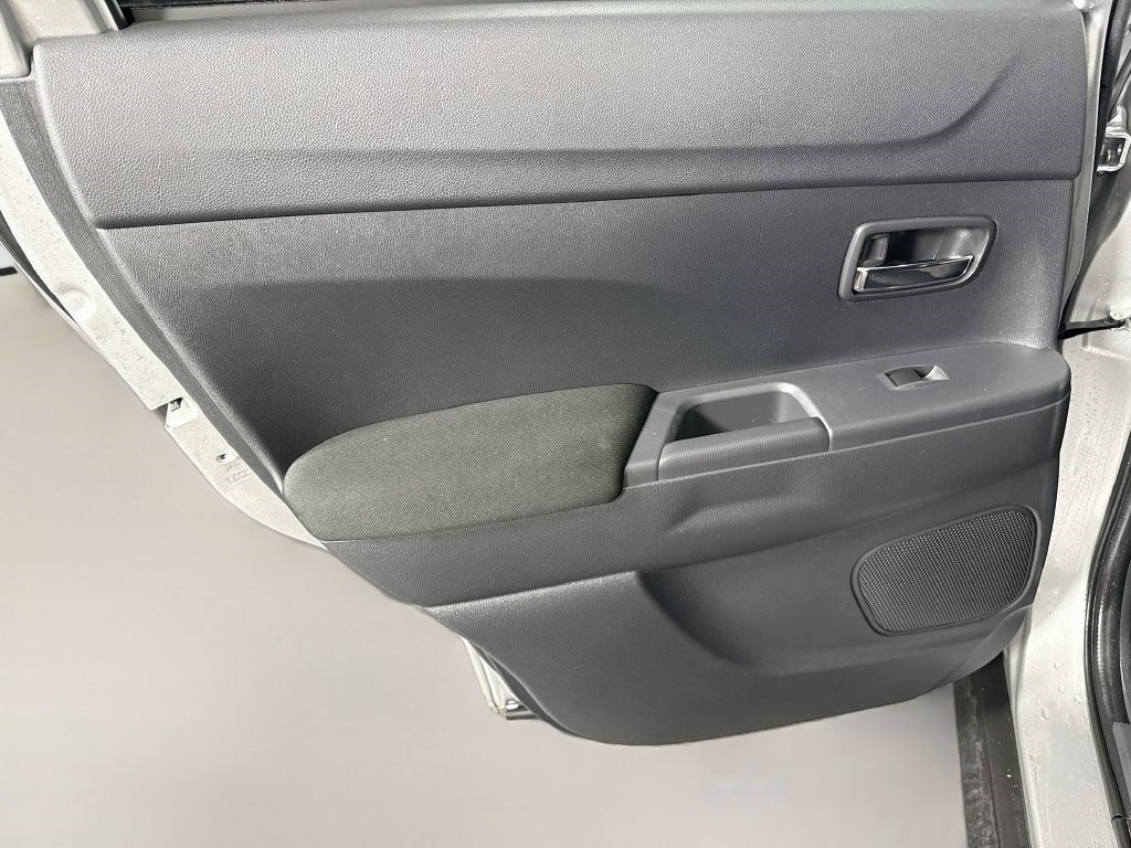 Used 2025 Alloy Silver Metallic Mitsubishi ES image 21