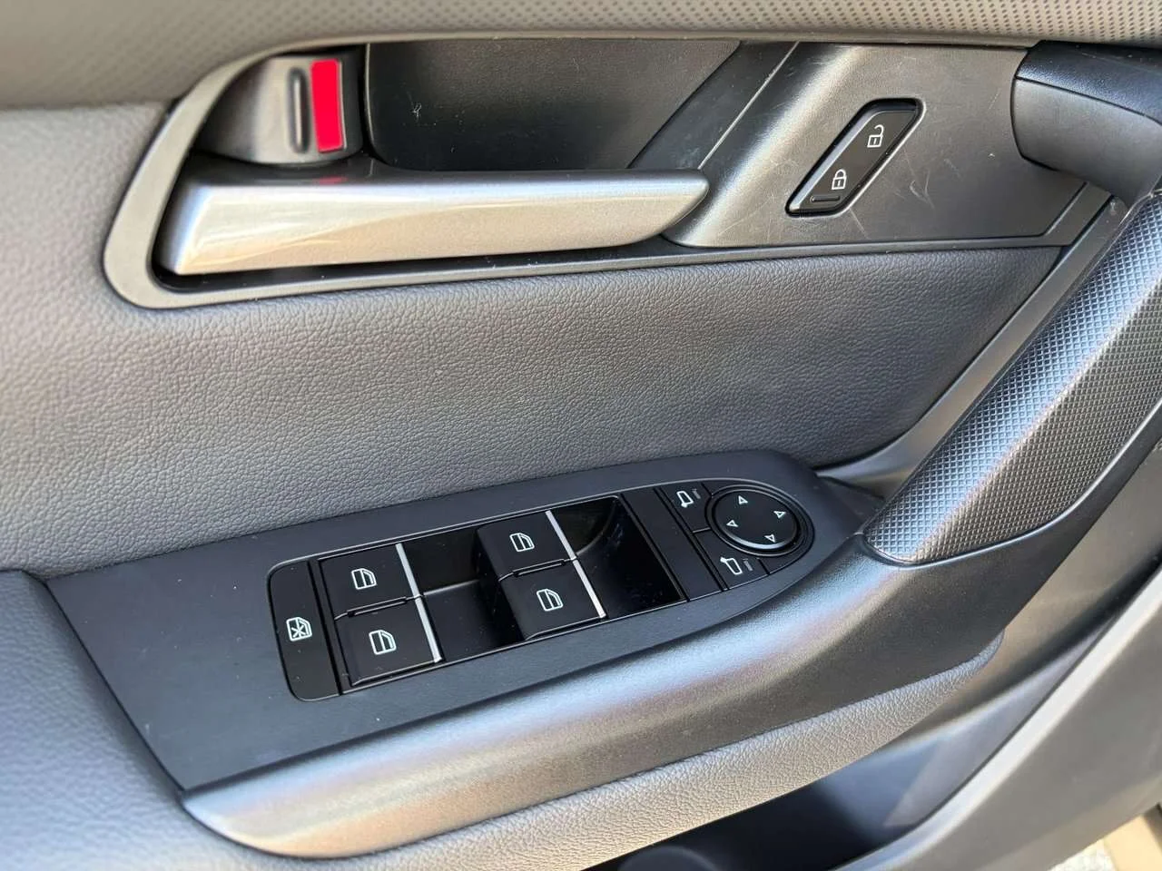 Used 2025  Mazda GS-L image 16