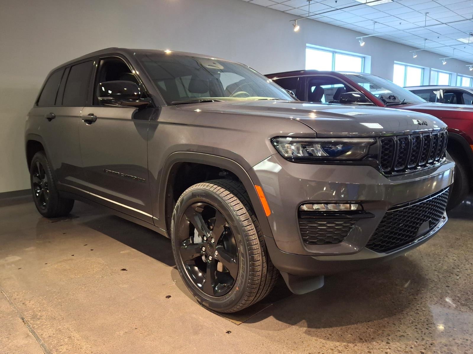 New 2025 Baltic Gray Metallic Clear-Coat Exterior Paint Jeep Limited image 2