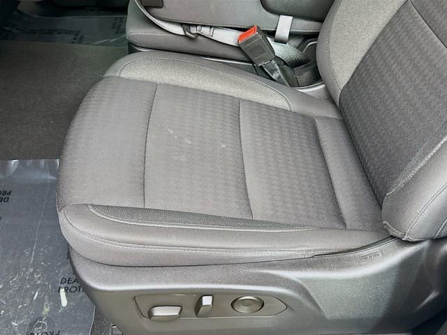 Used 2022 Silver Ice Metallic Chevrolet Custom image 19