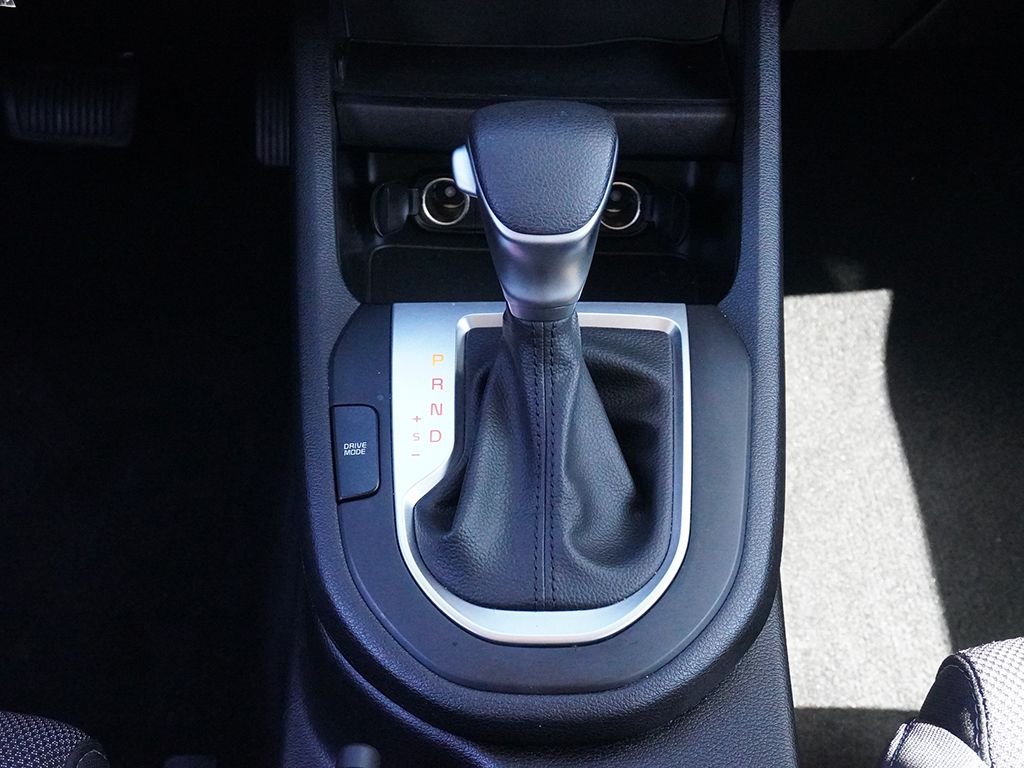 Used 2023 White Kia LXS image 45