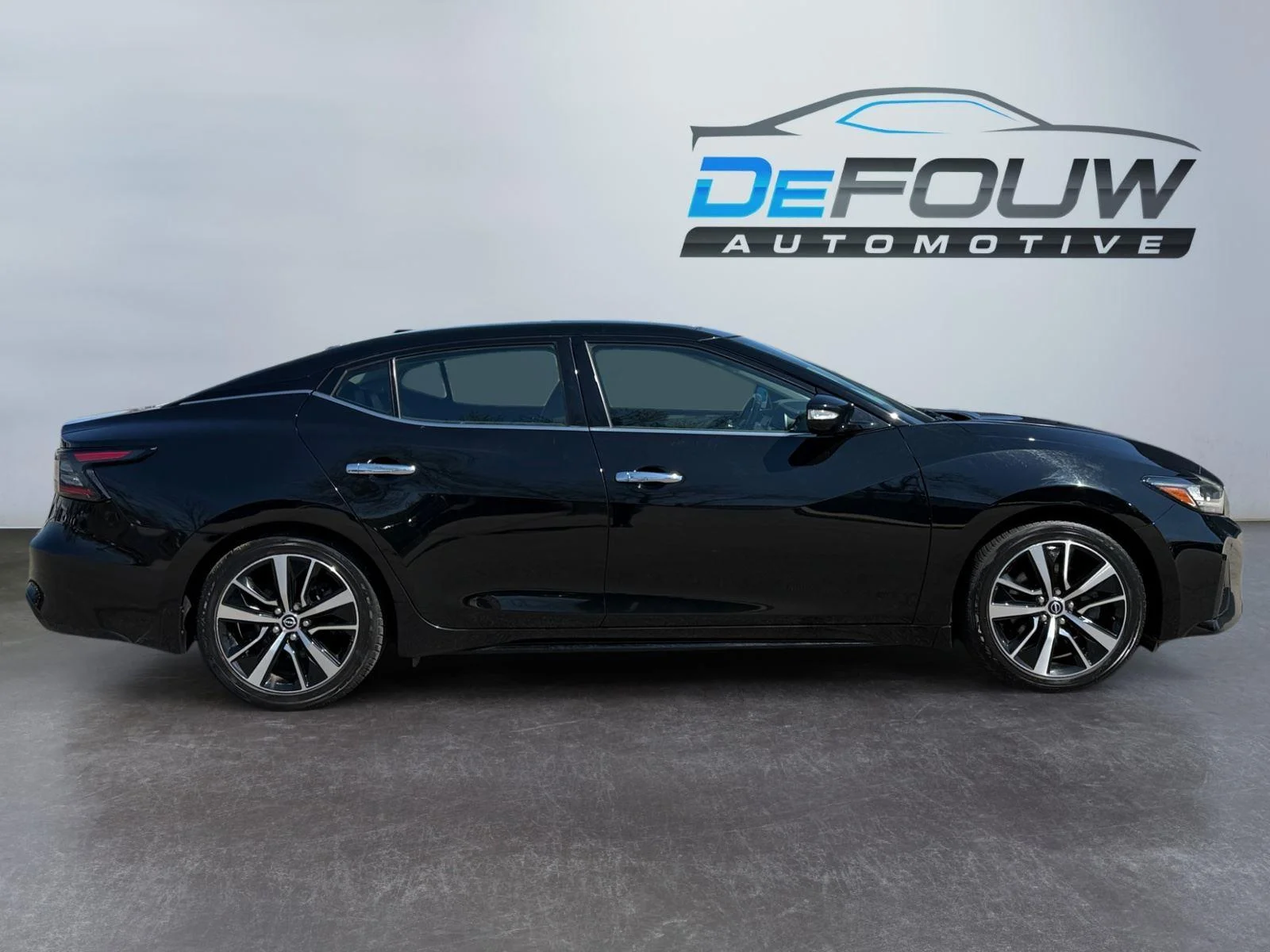 Used 2023 BLACK NISSAN SL SEDAN image 2