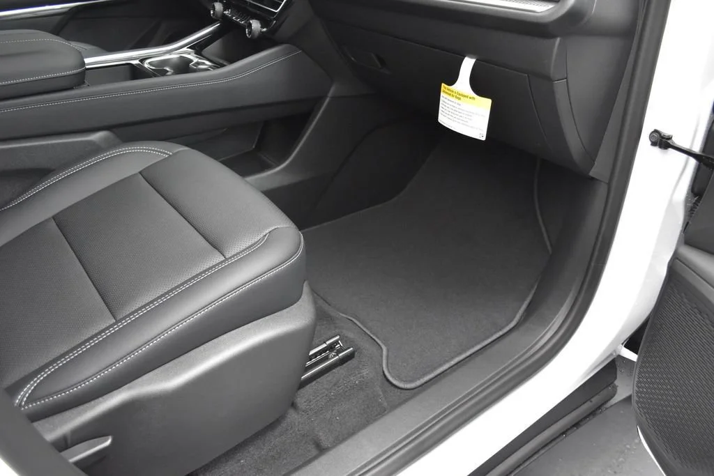 New 2026 Summit White Chevrolet LT image 37