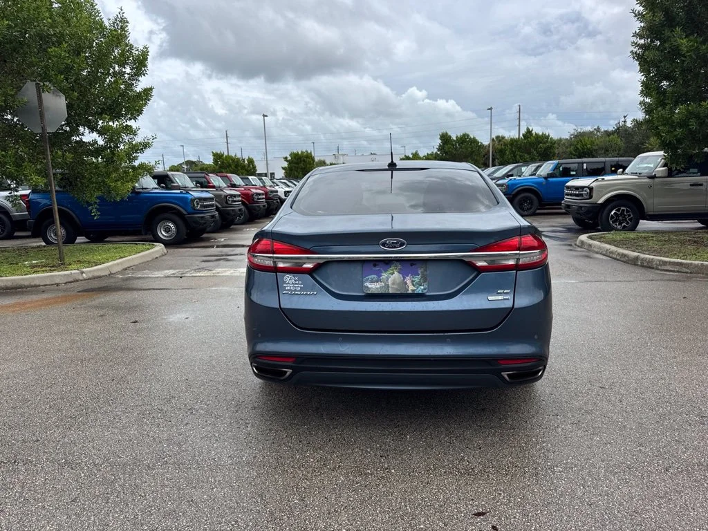 Used 2018 Blue Ford SE image 7